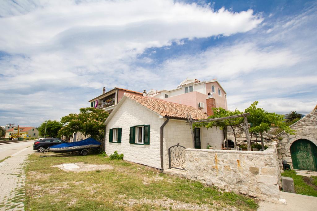 Apartments Bartul Сучурай Экстерьер фото
